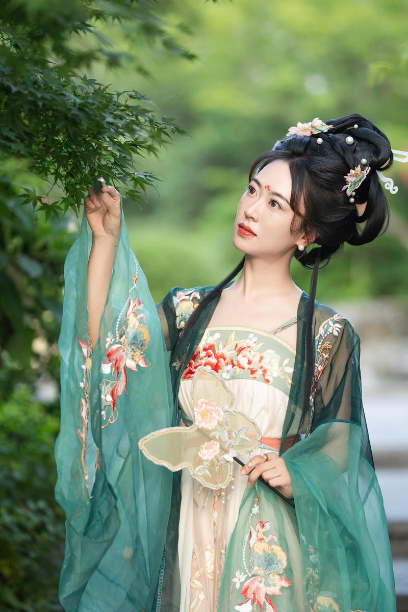 唐制齐胸襦裙汉服写真 · 汉中兴汉胜境景区唐制客片第21张 - 汉影记汉服馆