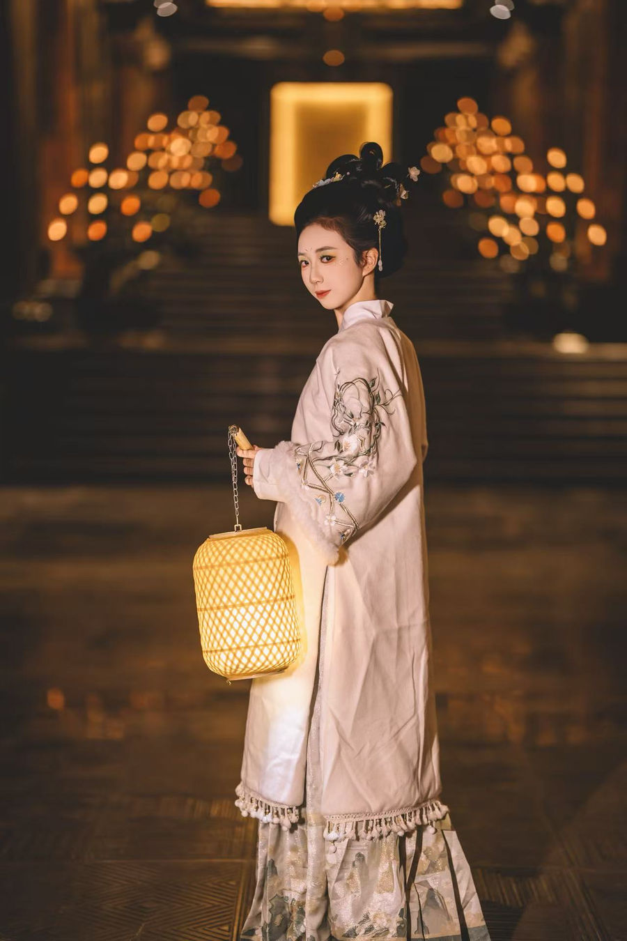 明制立领袄马面裙汉服写真 · 汉中兴汉胜境景区明制客片第4张 - 汉影记汉服馆