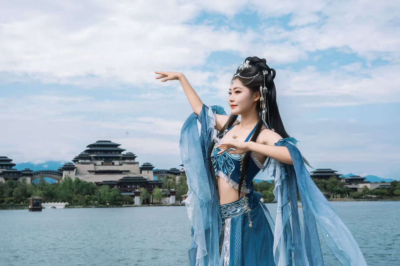 国风改良汉服写真 · 汉中兴汉胜境景区其他风格客片第2张 - 汉影记汉服馆